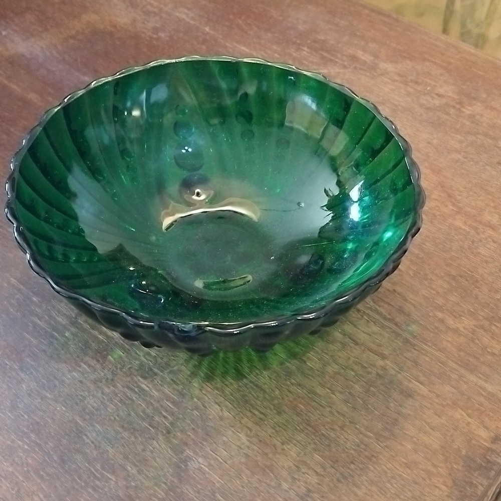 Vintage Green glass bowl  J11V6